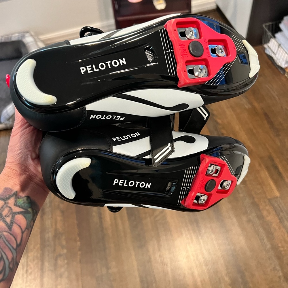 Peloton Mens size:9US/42